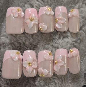 Pink Floral 3D Press-On Nails - Women's Makeup